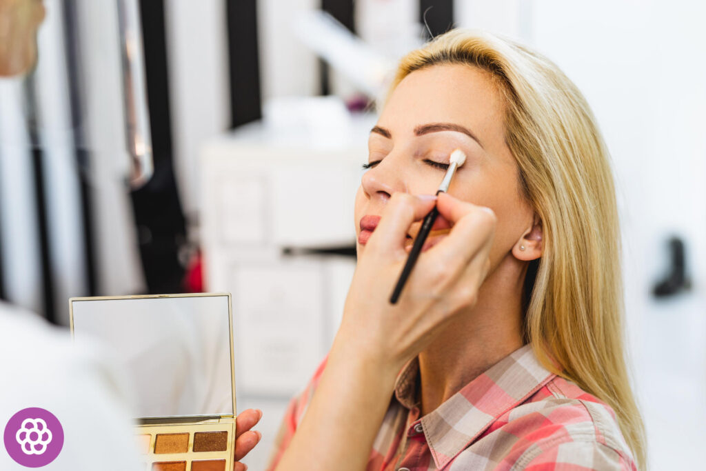 sådan fikser du makeup derhjemme