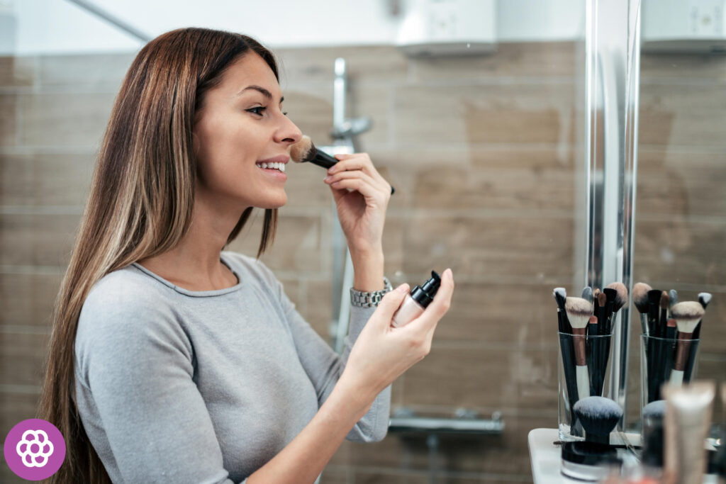 sådan slanker du dit ansigt med makeup og frisure